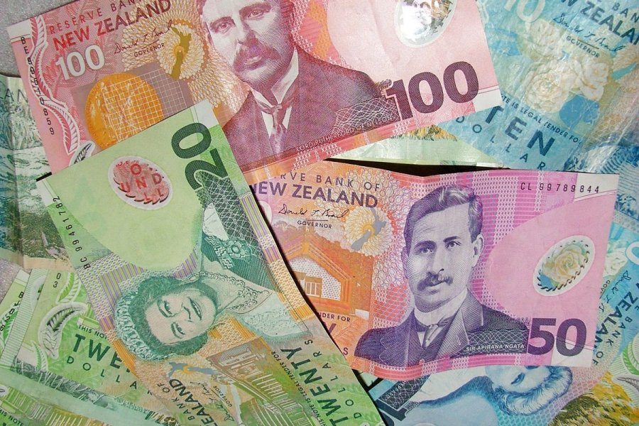 Новозеландские доллары